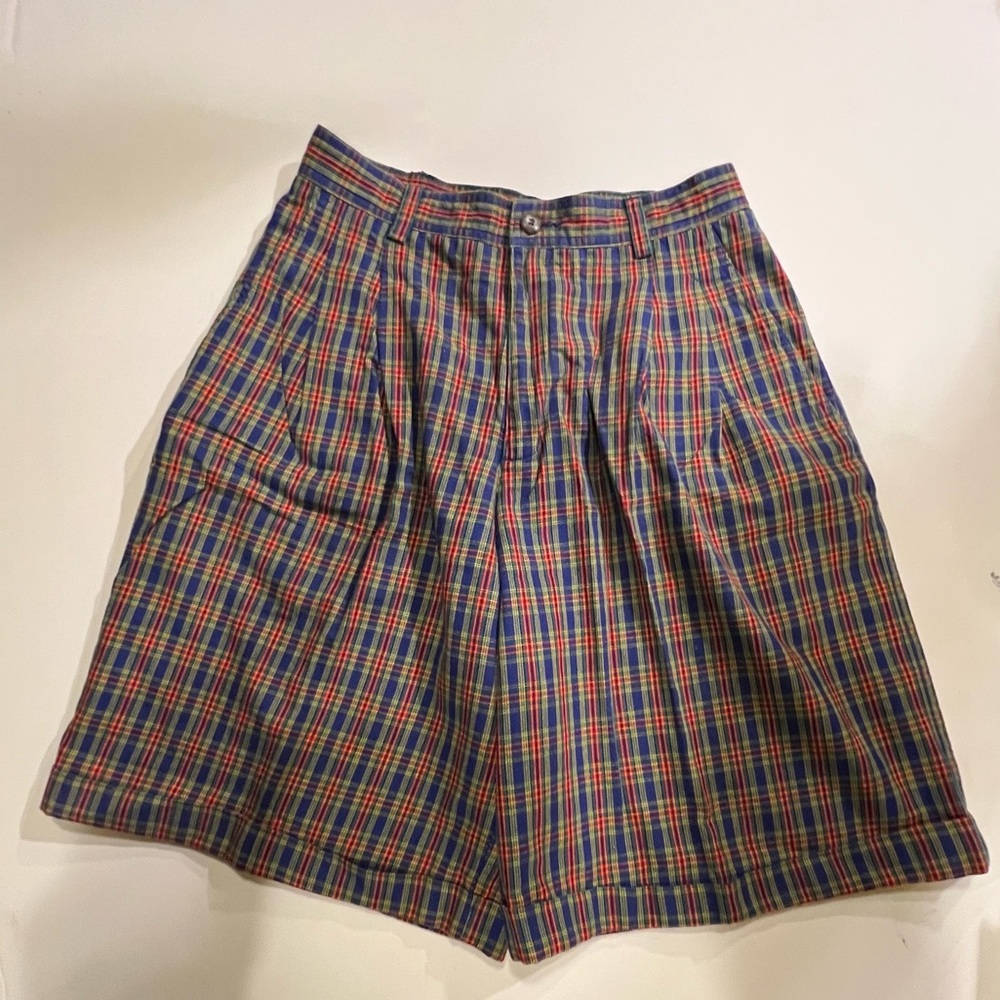 WOMEN’S LIZSPORT PLAID SHORTS.